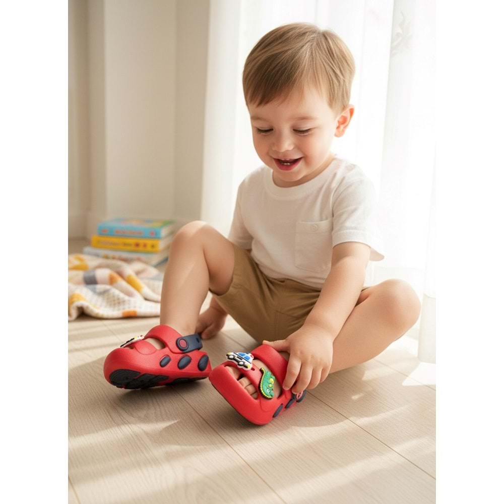 2246-Akınal Unisex Bebek Figürlü Ultra Yumuşak Esnek Kaymaz Tabanlı Sandalet Terlik - NKT02246-KIRMIZI-21-22